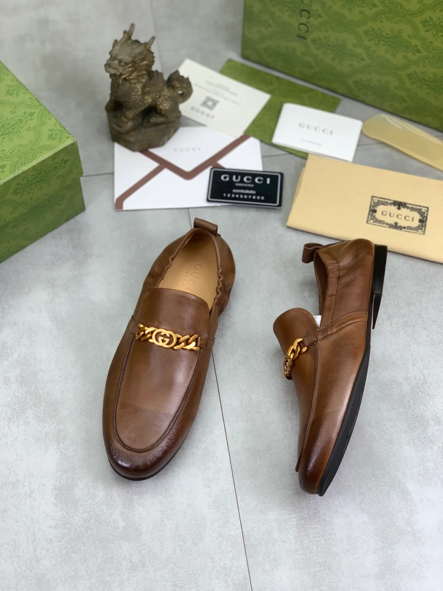 Men's Men's Shoes💰P520💰【New Style】Water-dyed Niuli Gucci's most popular selection of lazy slip-on leather shoes (Gucci) official website latest Gucci lazy leather shoes, hot style 💥 simple and elegant style, exclusive for trendy men. Unique official website latest brand original double G embossing Elements 👑 Original Gucci decoration, fashionable and elegant, fabric original calfskin ✅ fully imported first-layer cowhide lining, official website designated wear-resistant, rubber business outsole, classic model taken at the counter in real life 🎬38-44 black brown optional